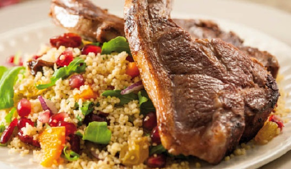 Couronne d'agneau aux légumes, couscous et abricots